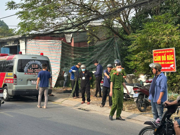 Người đàn ông tử vong trong tư thế treo cổ ở TP.HCM