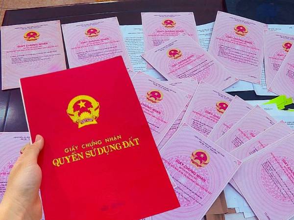 Năm 2025, không sang tên Sổ đỏ người dân sẽ bị phạt nặng?