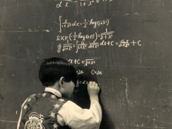 Thần đồng có IQ cao hơn Einstein, 8 tuổi được NASA mời làm việc nhưng 10 năm sau học lại tiểu học, bị chỉ trích thất bại vẫn hài lòng