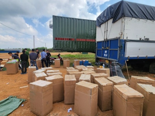 Bí mật bên trong xe tải chuẩn bị vào Khánh Hoà