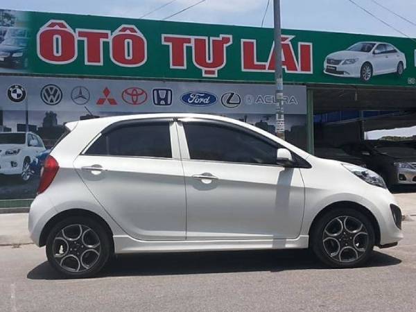 Giá thuê xe tự lái tăng quá đắt, không ít người bỏ cọc trả xe ngay trước Tết