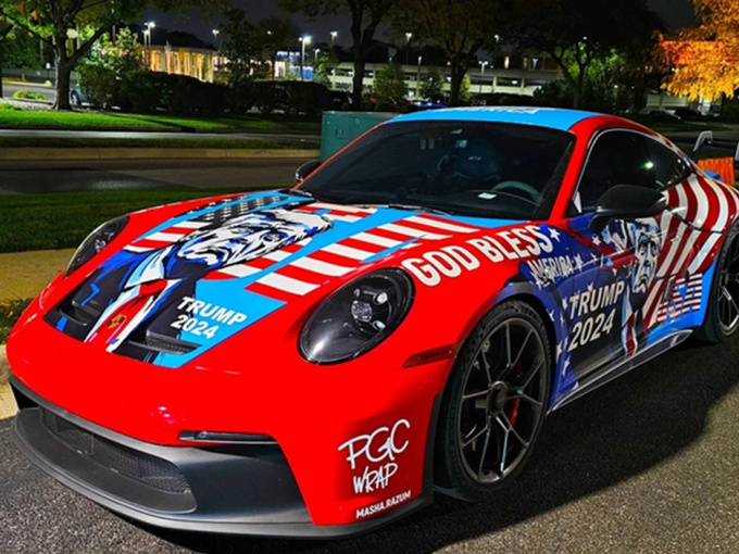 Cận cảnh Porsche 911 GT3 phong cách Tổng thống Donald Trump