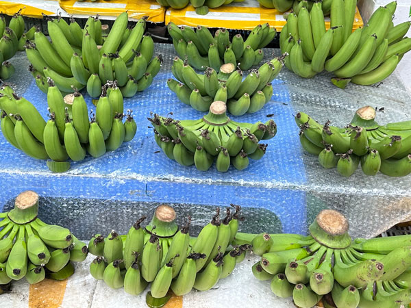 Giá chuối xanh lên đến 1 triệu đồng/nải ở chợ Tết Ất Tỵ, dân vẫn tranh mua