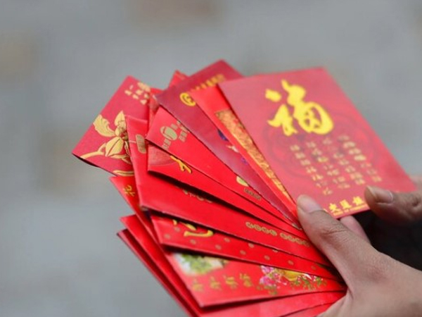 Cặp vợ chồng ly hôn, đòi phân chia tiền lì xì của 2 con gái