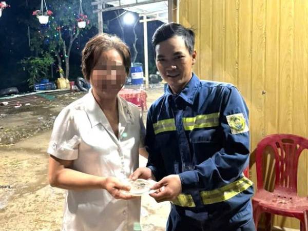 Dọn nhà đón Tết, con gái vứt nhầm nhẫn kim cương hơn 1 tỉ đồng của mẹ