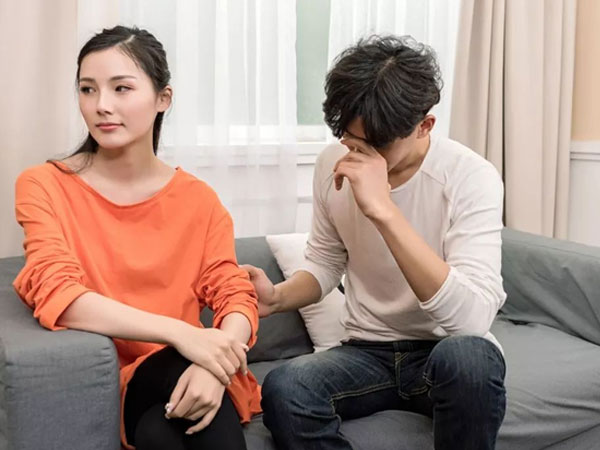 Sáng Mùng Một, chồng đã đến nhà đồng nghiệp chúc Tết, bỏ qua cả nhà nội ngoại, biết sự thật mà tôi thương anh