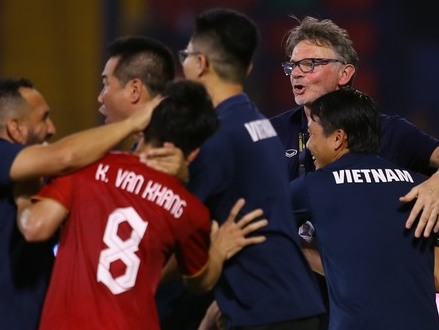 HLV Kim Sang-sik gặp thuận lợi tại SEA Games nhờ 'món quà' của ông Troussier