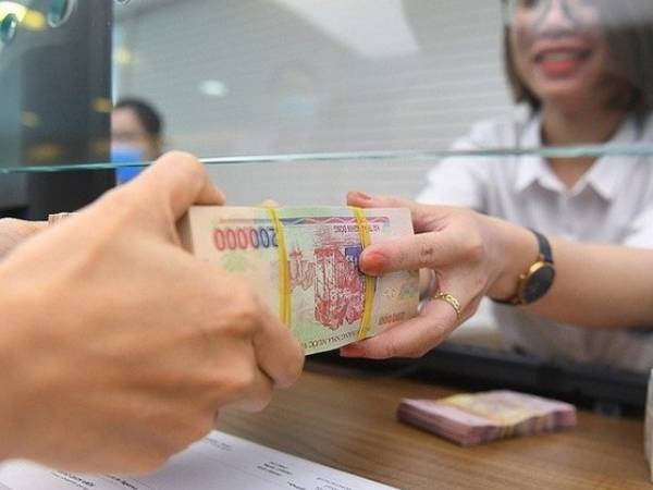 Ngân hàng tăng mạnh lãi suất tiết kiệm sau Tết