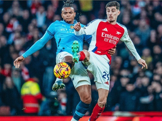 Pep Guardiola 'chết đứng' khi Arsenal quật ngã Man City với tỉ số khó tin