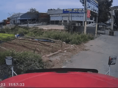 Clip container va chạm xe máy mùng 6 Tết, tài xế ôm mặt khóc khi xuống nhìn hiện trường