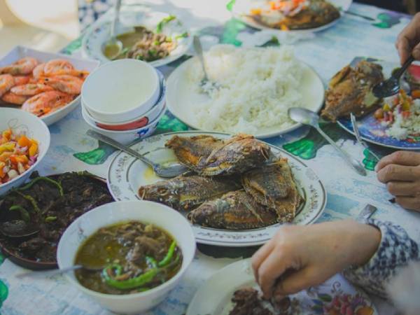 Mẹ 80 tuổi tai biến nằm liệt giường, các con vẫn làm hơn 30 mâm cỗ mừng thọ