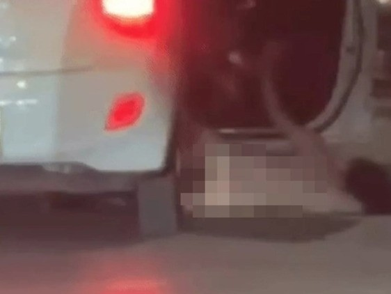 Vụ cô gái không mặc gì rơi khỏi xe ô tô ở Nghệ An: Công an hé lộ nguồn cơn