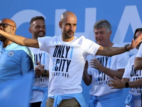 Pep Guardiola: Từ ngạo nghễ đến sóng gió và bị vợ bỏ vì cuồng việc