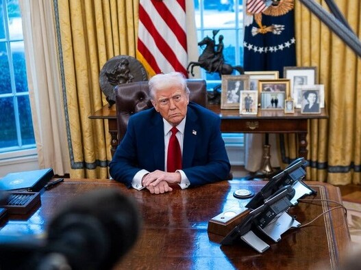 Ông Trump bị phản đòn dồn dập