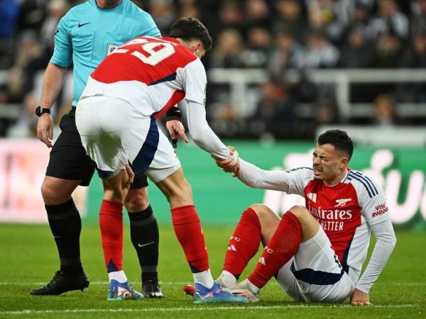 Arsenal tổn thất nặng sau trận thua Newcastle