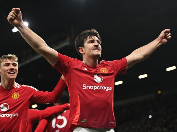 Harry Maguire ghi bàn như tiền đạo, Man United ngược dòng vào vòng 5 FA Cup
