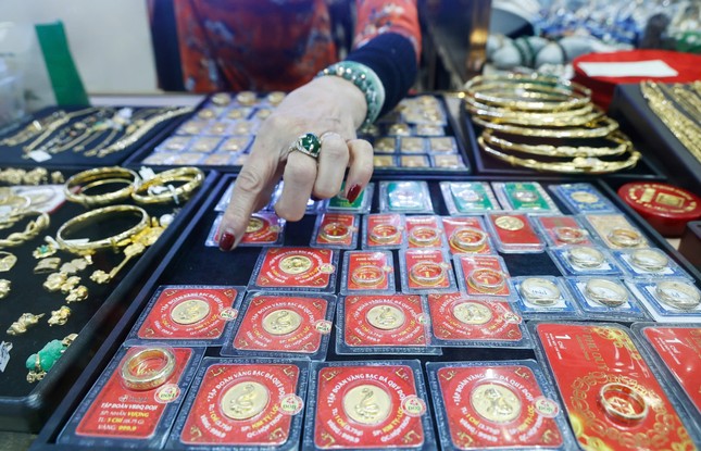 Người mua vàng ngày vía Thần tài lỗ nặng
