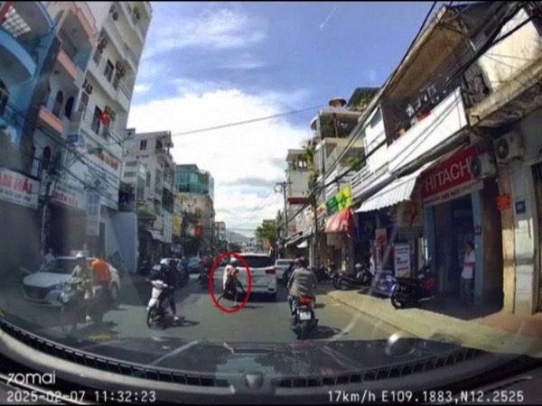 Clip đuổi bắn trên phố ở Nha Trang chỉ là súng đồ chơi bằng… nhựa