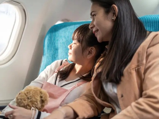 'Mẹ ơi, chúng ta không được đi khoang hạng nhất vì nghèo sao?' - Câu trả lời của bà mẹ xứng đáng đưa vào sách giáo khoa