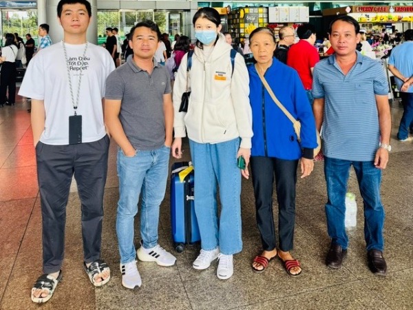 Nữ sinh 22 tuổi mất liên lạc được tìm thấy ở Trung Quốc đã về Việt Nam, tiết lộ hình ảnh tại sân bay