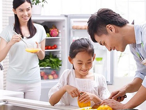 Vô tình biết được chồng đưa hết 60 triệu đồng tiền thưởng Tết cho mẹ, người vợ có phản ứng khéo léo: Ai nghe cũng phải nể phục