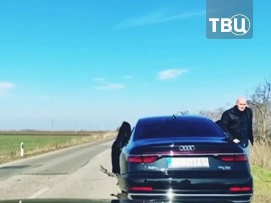 Video xe của Tổng thống Serbia văng bánh khi chạy vận tốc tối đa