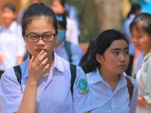 Hàng loạt trường thông báo ngừng dạy thêm, phụ huynh ngổn ngang trăm mối tơ vò