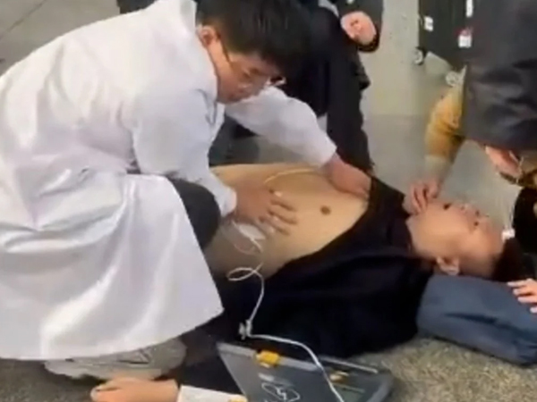 Được sơ cứu sau khi bị đột quỵ và ngừng tim, câu nói đầu tiên của người đàn ông sau khi tỉnh lại khiến tất cả ngỡ ngàng