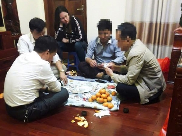 Xác minh hình ảnh lãnh đạo xã Long Châu ở Bắc Ninh đánh bài ăn tiền