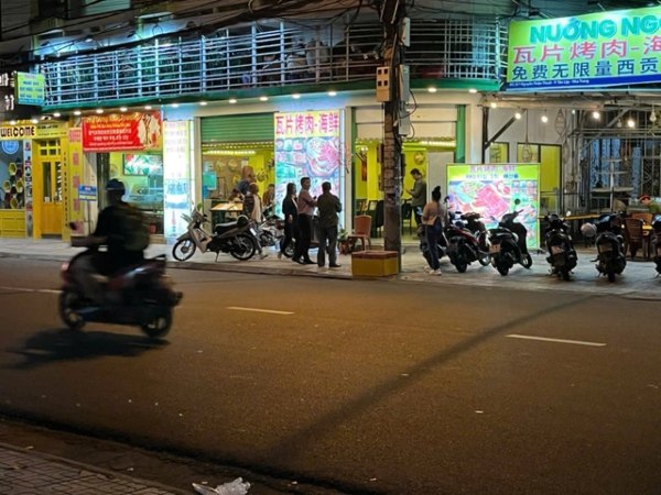 Chủ quán bị tố 'chặt chém' du khách Trung Quốc có 5 ngày để giải trình