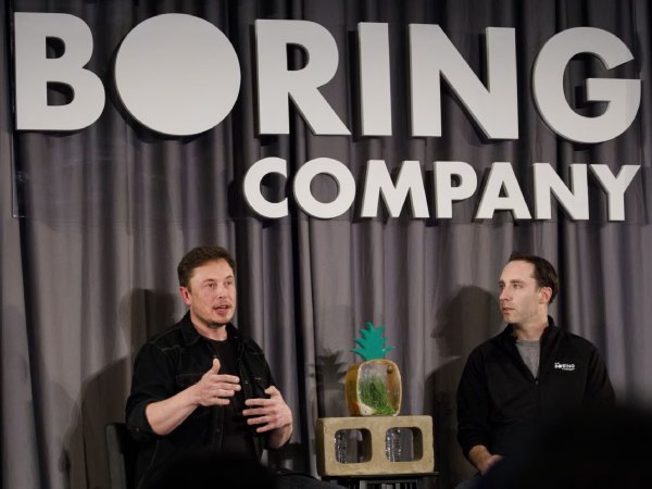 Người đàn ông làm việc cho Elon Musk suốt 2 thập kỷ trở thành nỗi khiếp sợ của các cơ quan chính phủ Mỹ