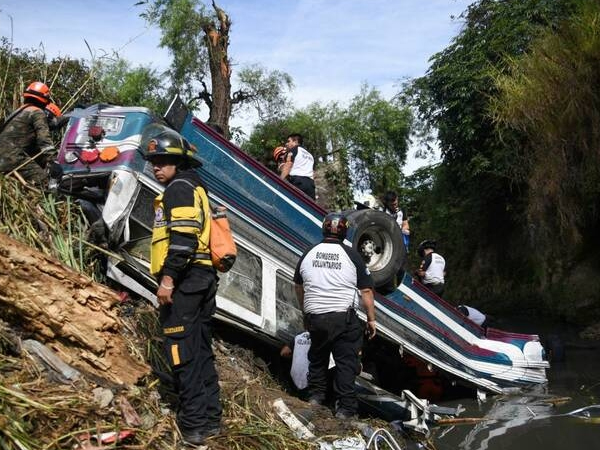Ít nhất 50 người chết trong vụ tai nạn xe buýt ở Guatemala