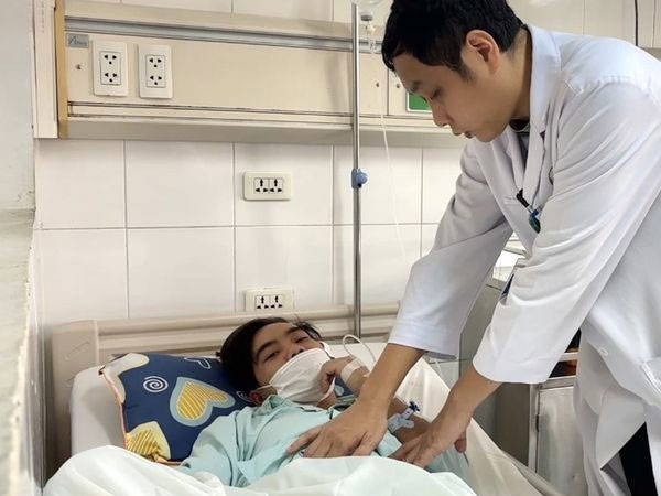 Bị bạn 'đùa nghịch' dùng vòi hơi xịt vào hậu môn, nam thanh niên vỡ đại tràng
