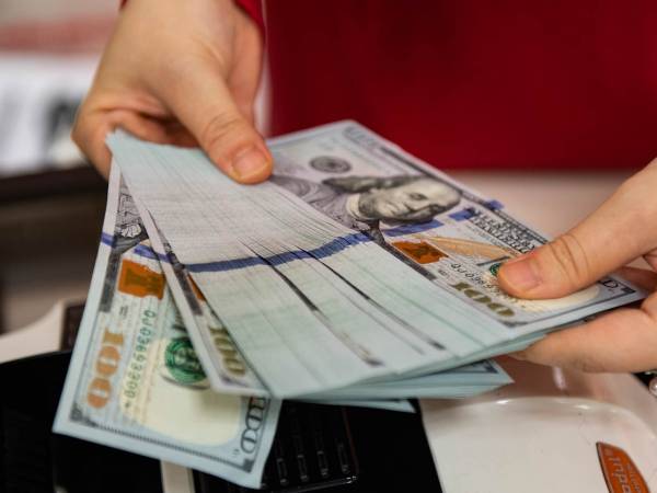 Giá USD ngân hàng tiếp tục tăng dữ dội, lập kỷ lục mới