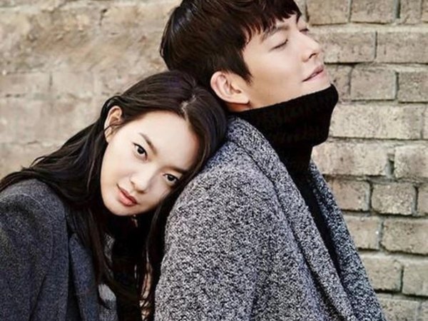 Nóng: Kim Woo Bin sánh đôi cùng phụ nữ lạ giữa tin chia tay Shin Min Ah, phía tài tử xác nhận 1 điều