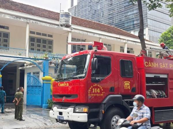 Cháy trong lớp mẫu giáo ở trung tâm TPHCM, nhiều người được sơ tán