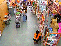Người phụ nữ hoảng sợ khi điện thoại ở túi hậu bỗng nhiên phát nổ