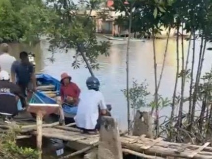Tìm thấy thi thể bé trai 3 tuổi rơi xuống sông sau vụ hai xuồng máy đâm nhau