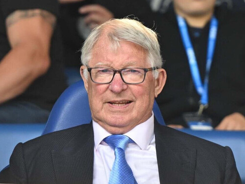 Sir Alex Ferguson bất ngờ trở lại băng ghế huấn luyện