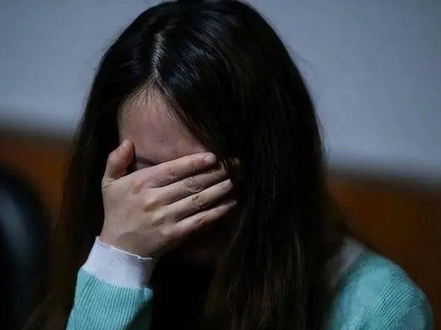 Cha mới qua đời, tôi đến thăm nhà bà nội thì được mời một chiếc đùi gà, ăn xong bà nói: 'Lần sau đừng đến nữa'