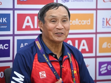 HLV Mai Đức Chung được trao tặng danh hiệu Anh hùng Lao động