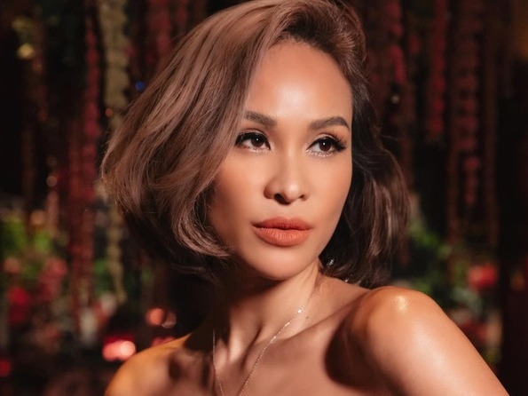 Trước khi tố cáo bị chồng đuổi khỏi nhà, sao nữ Vbiz từng tự hào: 'Chồng là 1 vị thánh mới chấp nhận được tôi'