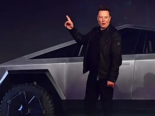 Elon Musk cắt giảm hàng loạt nhưng nhận hợp đồng 400 triệu USD cung cấp xe bọc thép: Sự thật ra sao?