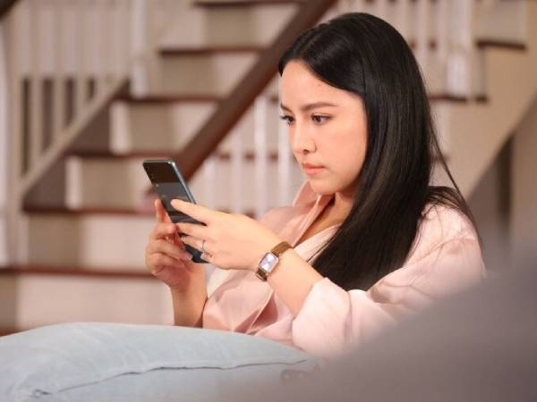 Sắp đến giỗ đầu của bố, chị gái chuyển khoản 20 triệu nhưng 4 chữ kèm theo làm tôi nổi đóa, lập tức chuyển trả tiền: 'Sao chị dám...'
