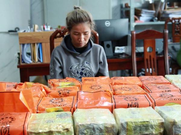 Bắt người phụ nữ nước ngoài, thu giữ 30 kg ma túy đá