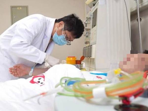 Sốc khi lấy ra sinh vật dài gần 3 mét từ cơ thể chàng trai: 'Thủ phạm' là món cá nhiều người Việt mê