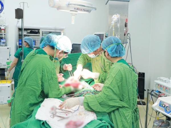 Bệnh viện ở Hà Nội bật báo động đỏ toàn lực cứu sản phụ cơ hội sống gần bằng 0