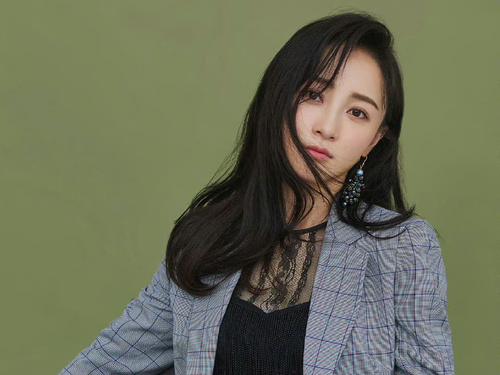 'Tiểu tam' bị ghét nhất showbiz trở lại sau 12 năm ê chề tủi nhục, chưa được bao lâu thì lại bị... cho bốc hơi!