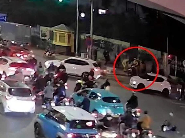 Lời nhắn gửi tới CSGT Hà Nội gây xúc động: 'Em xin được cảm ơn 2 anh ngàn lần'