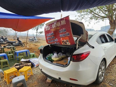 Lái ô tô đi bán xôi, bà mẹ 3 con tiếp ngàn lượt khách mỗi ngày
